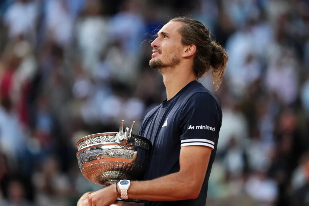 Zverev célébré à Halle après Roland-Garros : le détail du trophée fait réagir