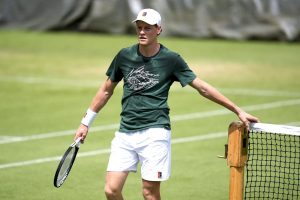 après son terrible coup de chaud à Roland-Garros, Sinner de retour pour chasser les doutes et défendre son trône à Wimbledon