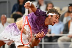 le superstitieux Italien Flavio Cobolli qualifié pour le dernier carré à Roland-Garros
