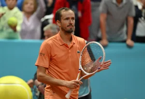 ‘s-Hertogenbosch : Medvedev écarte Cilic après une interruption et rejoint le dernier carré
