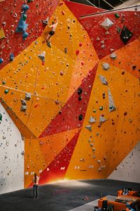 Actualité > L&rsquo;escalade indoor : le sport qui conquiert les adeptes du tennis (et pas seulement)