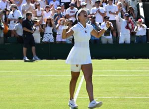 Alexandra Eala adresse un avertissement sérieux à Iga Swiatek avant leur affrontement à Wimbledon.