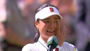 Alexandra Eala en larmes en évoquant sa victoire historique à Wimbledon contre Iga Swiatek