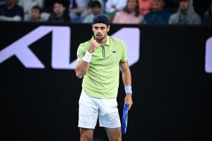 Arthur Gea poursuit sa montée en puissance et se qualifie pour les quarts de finale de l&rsquo;ATP 250 de Los Cabos