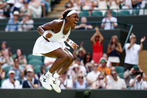 Bousculée par Solana Sierra, Coco Gauff s&rsquo;en sort miraculeusement au deuxième tour de Wimbledon