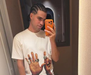 Carlos Alcaraz surprend avec un nouveau look avant son retour attendu à Cincinnati