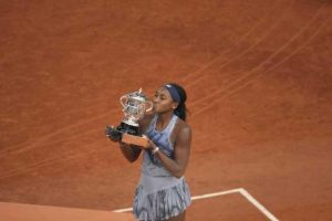 Coco Gauff avoue ressentir un complexe d&rsquo;imposteur malgré son immense succès à 22 ans.