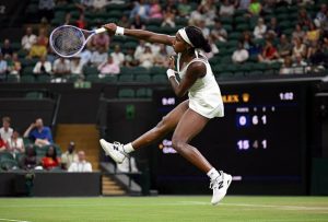 Coco Gauff déclare que le couvre-feu de Wimbledon a créé « la fin de match la plus spectaculaire » de sa carrière.
