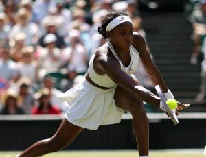 Coco Gauff répond aux critiques concernant son choix de coupé en demi-finale de Wimbledon.