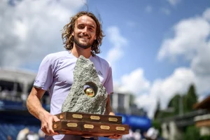 Djokovic, Nadal, Federer… après son titre à Gstaad, Tsitsipas grimpe dans un classement très prestigieux