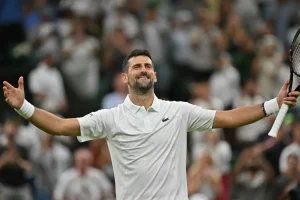 Djokovic s&rsquo;impose après 3h12 de combat et égale Federer à Wimbledon