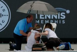 Ekaterina Alexandrova s&rsquo;effondre sur le court à Memphis, son adversaire éclate en larmes