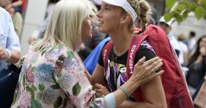 Elise Mertens ne semble pas stressée avant son quart de finale historique à Wimbledon : « Elle demande des nouvelles de ses chiens et moutons »