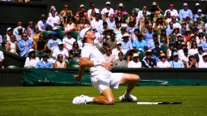 Greg Rusedski explique ce qui pourrait freiner Jannik Sinner à Wimbledon.