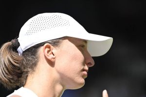 Iga Swiatek sur le point de quitter le top 5 après une défense de titre décevante à Wimbledon.