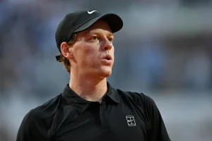 « Il se passe peut-être quelque chose en coulisses » : Kim Clijsters soutient Sinner après son forfait à Montréal