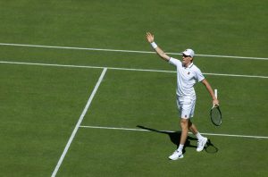 Jannik Sinner balaye les inquiétudes concernant la canicule à Wimbledon après son épreuve à Roland-Garros.