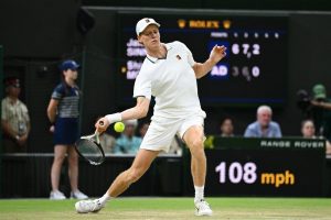 Jannik Sinner se défait de l&rsquo;étonnant Shintaro Mochizuki et se qualifie pour les quarts de finale à Wimbledon