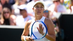Jessica Pegula surmonte des difficultés initiales pour repousser Iva Jovic
