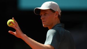 Kim Clijsters soupçonne qu&rsquo;il y a plus derrière le forfait de Jannik Sinner à Montréal.