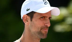 La classe de Djokovic : le Serbe est venu féliciter Sinner et son équipe dans le vestiaire