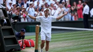« L’anti-Michael Olise ! » Un Français est en quart de finale de Wimbledon… mais il représente la Grande-Bretagne ! Qui est Arthur Fery, fils du président du FC Lorient et tennisman prometteur ?