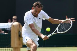 Le 9e mondial Daniil Medvedev sorti dès le troisième tour de Wimbledon par Jan-Lennard Struff