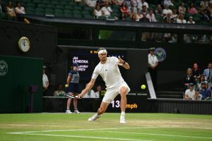 Le huitième de finale de Wimbledon entre Alexander Zverev et Jiri Lehecka interrompu par la nuit