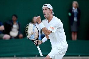 Le match opposant Térence Atmane à Frances Tiafoe au premier tour de Wimbledon interrompu par la nuit