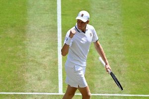 Le tenant du titre Jannik Sinner bat Jan-Lennard Struff et fonce en demi-finales de Wimbledon