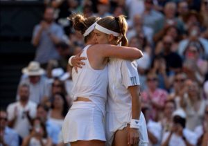 Linda Noskova espère que Karolina Muchova est « toujours mon amie » après la finale de Wimbledon.