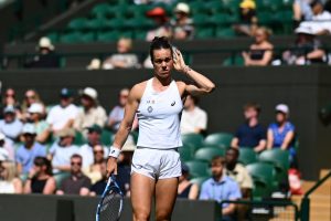Loïs Boisson cède au premier tour de Wimbledon face à Elena Rybakina, numéro 2 mondiale, après un beau combat