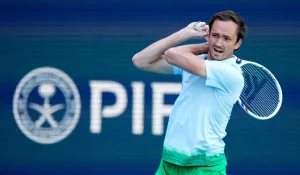 Mouratoglou choisit Medvedev face à Alcaraz pour le meilleur revers à deux mains