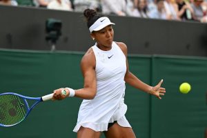 Naomi Osaka domine Anastasia Gasanova et file au troisième tour de Wimbledon