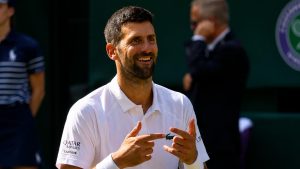 Novak Djokovic égalise le record de Wimbledon de Roger Federer et fait une proposition hilarante