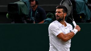 Novak Djokovic rejoint Roger Federer et Rafael Nadal avec un exploit majeur historique