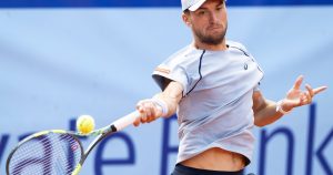 Raphaël Collignon échoue en finale à Gstaad : Stefanos Tsitsipas met fin à la semaine de rêve du Belge