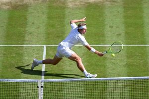 Remises réflexes, lobs, volée plongeante : Alejandro Davidovich Fokina remporte un point incroyable face à Félix Auger-Aliassime à Wimbledon