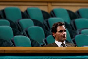 Roger Federer (presque) seul spectateur restant dans la « Royal Box » pour le match entre Alexander Zverev et Jiri Lehecka