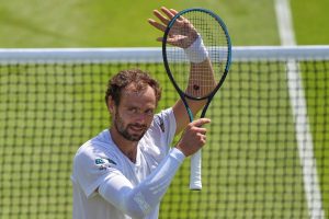 Roman Safiullin, un dur au mal qui défie Novak Djokovic en huitièmes de finale à Wimbledon : « Je ne voyais jamais le bout du tunnel »