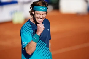 Rublev triomphe à Bastad et décroche un deuxième titre en Suède !