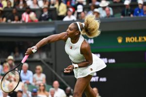 Serena Williams touchée au genou droit lors de sa défaite au premier tour de Wimbledon