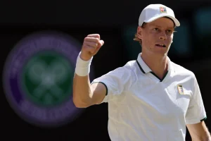 Sinner a copié Isner pour son service : la révélation qui étonne le tennis