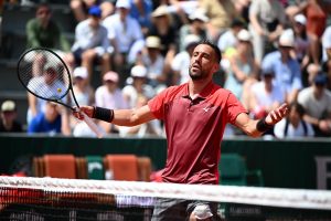 « Sois honnête une fois dans ta vie ! » : une nouvelle erreur de l&rsquo;arbitrage électronique sur terre battue ? Damir Dzumhur s’emporte après un service qu&rsquo;il jugeait faute à Umag