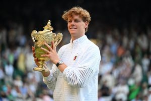 Soulagé après son cinquième titre en Grand Chelem, Jannik Sinner revient sur son échec douloureux à Roland-Garros : « La période après Paris a été difficile »