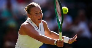 Tennis – Wimbledon (F) : La finaliste 2025 également au tapis