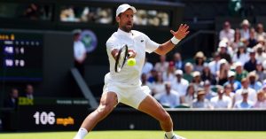 Tennis – Wimbledon (H) : Djokovic élimine le dernier Français, Sinner passe aussi