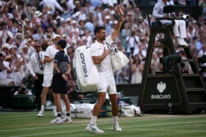 Vidéo – Wimbledon : l’émouvante sortie de Novak Djokovic, ovationné par le Centre Court