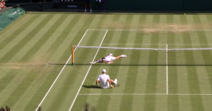 Vidéos, Wimbledon > L&rsquo;incroyable balle de match entre Novak Djokovic et Arthur Rinderknech