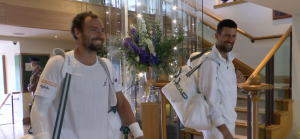 Vidéos, Wimbledon > Roman Safiullin à Novak Djokovic avant leur entrée sur le Centre Court : « Ton nom est partout »